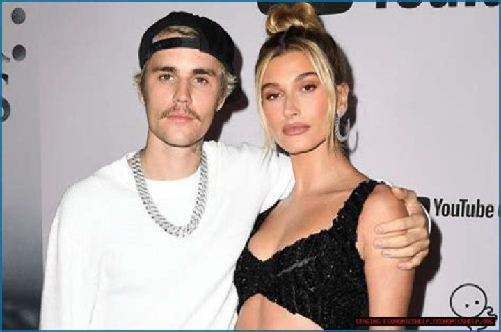 Age of Elena Gomez and Justin Bieber: A Comprehensive Look into Their Lives