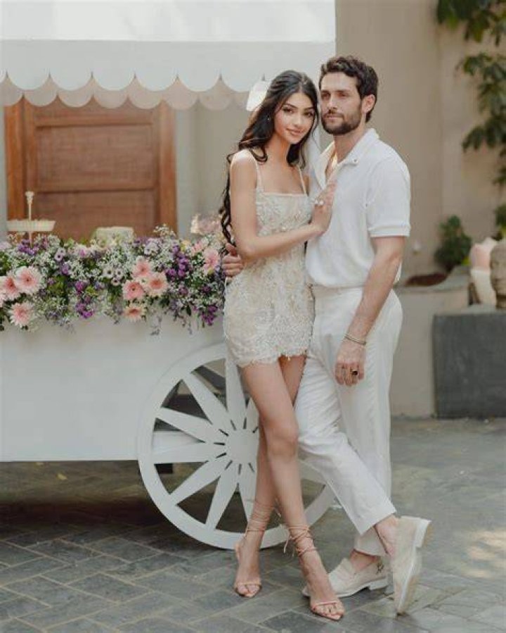 Alanna Panday Wiki: A Comprehensive Guide to the Rising Bollywood Star