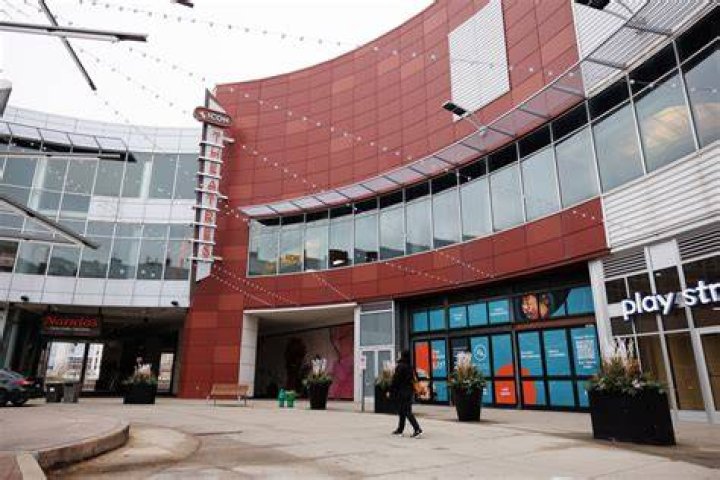 AMC Roosevelt Mall: A Premier Destination for Entertainment and Shopping