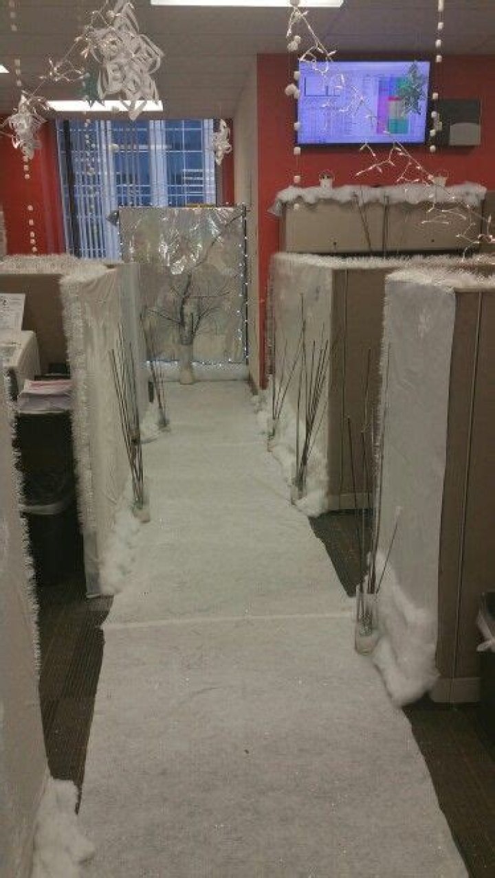 Christmas Ideas for Office Decorating: Transform Your Workspace into a Winter Wonderland