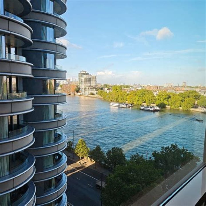 Discover the Beauty of Plaza Park Riverbank London
