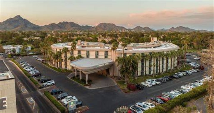 Embassy Suites Phoenix Biltmore: Your Ultimate Staycation Destination