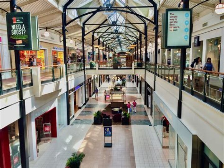 Explore the Vibrant Express Dulles Town Center Mall Experience