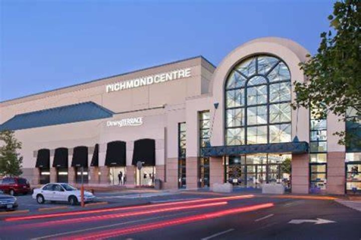 Exploring Richmond Centre Hopping Mall: Your Ultimate Shopping Paradise