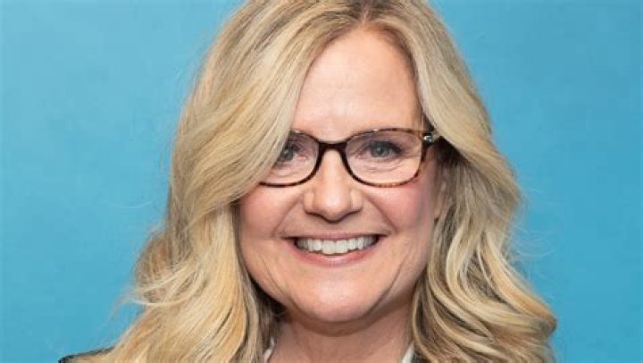 Exploring the Dynamic World of S with Bonnie Hunt