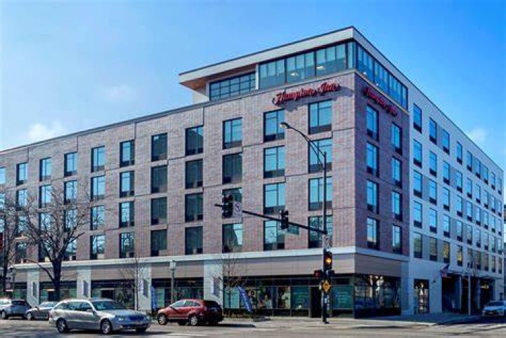 Hampton Inn Chicago Loyola: Your Ultimate Stay in the Heart of Chicago