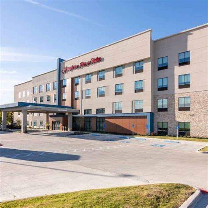 Hampton Inn Suites Downtown Dallas TX: A Premier Stay Experience