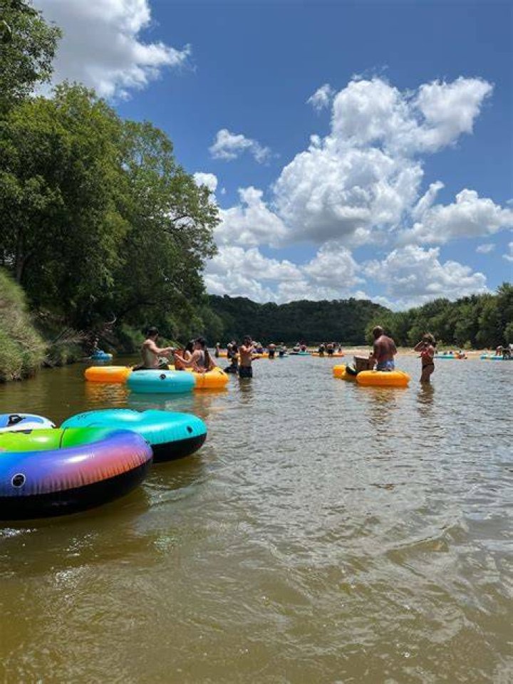 Hillbilly Haven Park: A Unique Escape to Country Living Adventure
