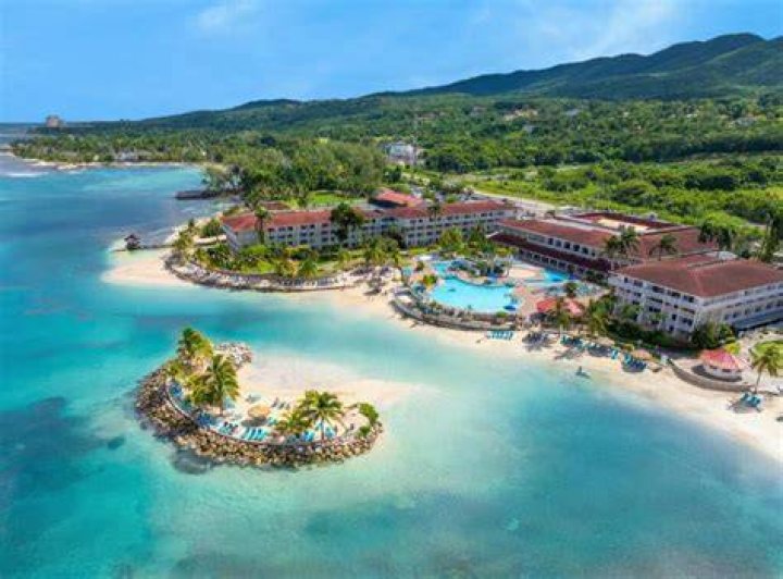 Holiday Inn Jamaica All Inclusive: A Perfect Tropical Getaway
