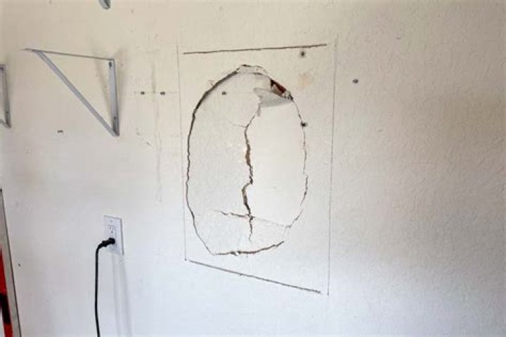 How Do I Repair a Large Hole in Drywall: A Comprehensive Guide