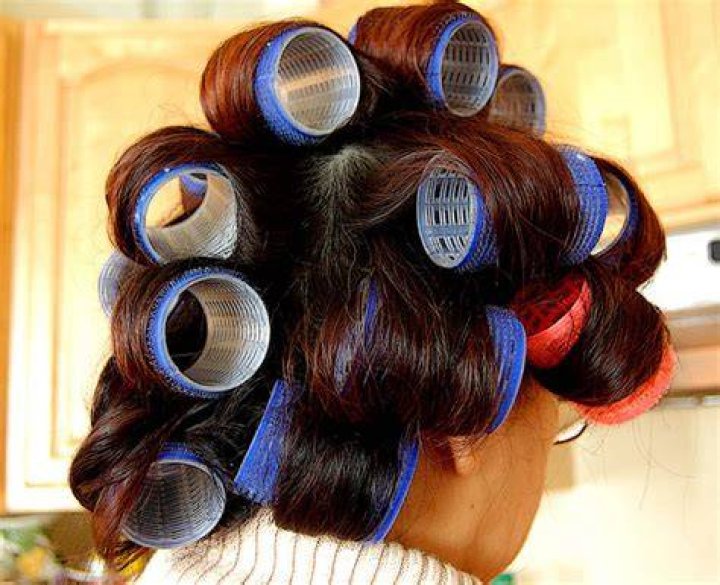 How to Use Velcro Rollers with Wet Hair: A Comprehensive Guide