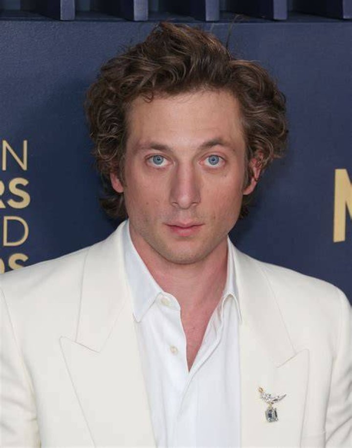 Jeremy Allen White Back Surgery: A Comprehensive Insight into His Journey and Recovery