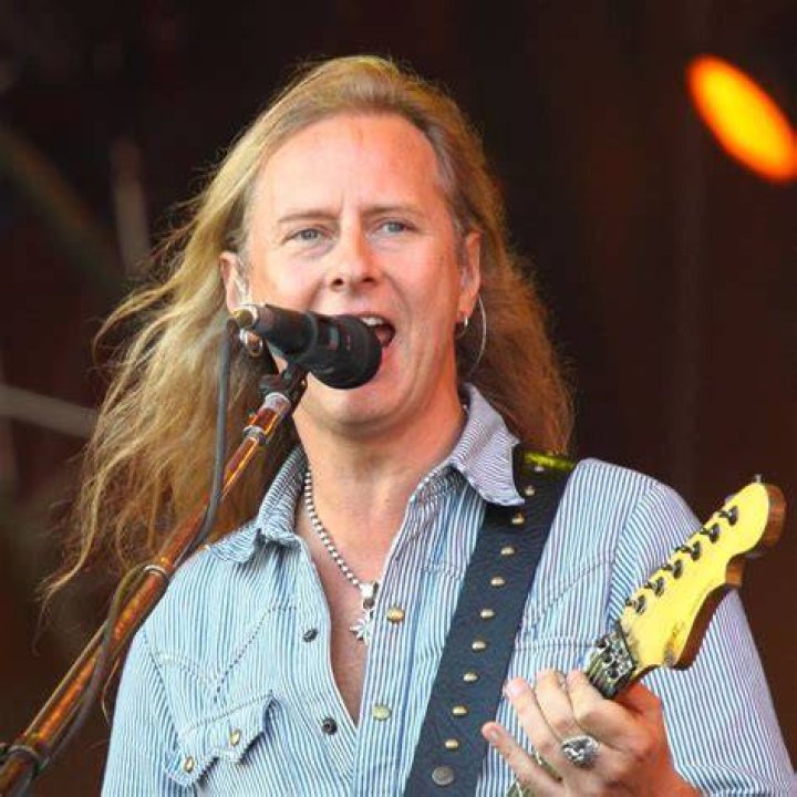 Jerry Cantrell: The Iconic Guitarist Who Redefined Rock Music
