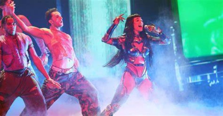 Katy Perry Faints Onstage: The Incident, Causes, and Recovery