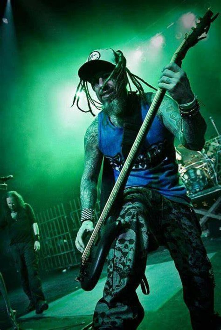 Korn Bass Guitarist: Exploring the Iconic Role in Nu Metal