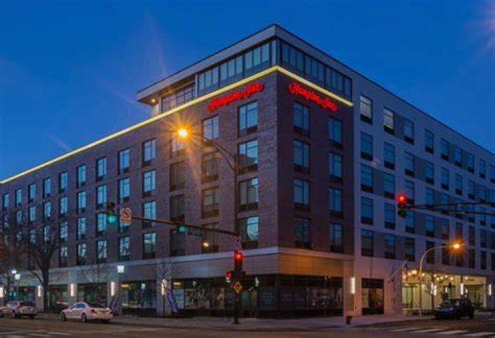Loyola Hampton Inn: Your Premier Stay Near Loyola University