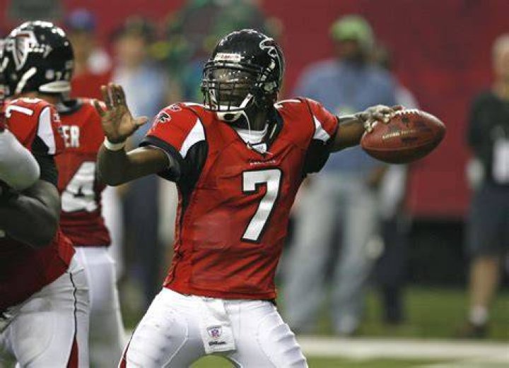 Mike Vick: The Controversial NFL Star and His Journey Through Triumph and Turbulence