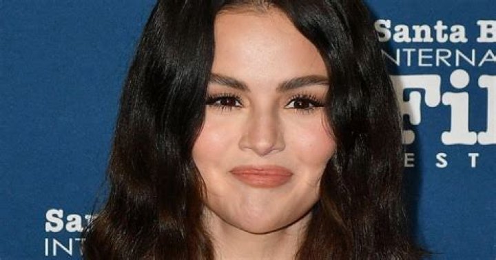 Selena Gomez Real Boobs: Unveiling the Truth Behind the Celebrity's Body Image